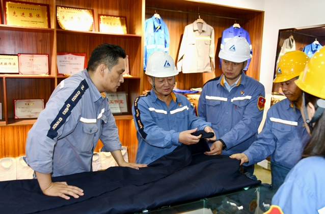 創(chuàng)新引領(lǐng)，智造未來 中國長城鋁業(yè)長鋁工服智能化生產(chǎn)線與勞模工作室雙喜臨門
